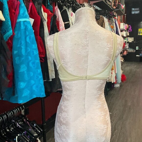 Vintage Comfort V-Neck Second Skin Satin Sweet Sport Bra Wide Strap Size 34 Tan - Picture 3 of 3